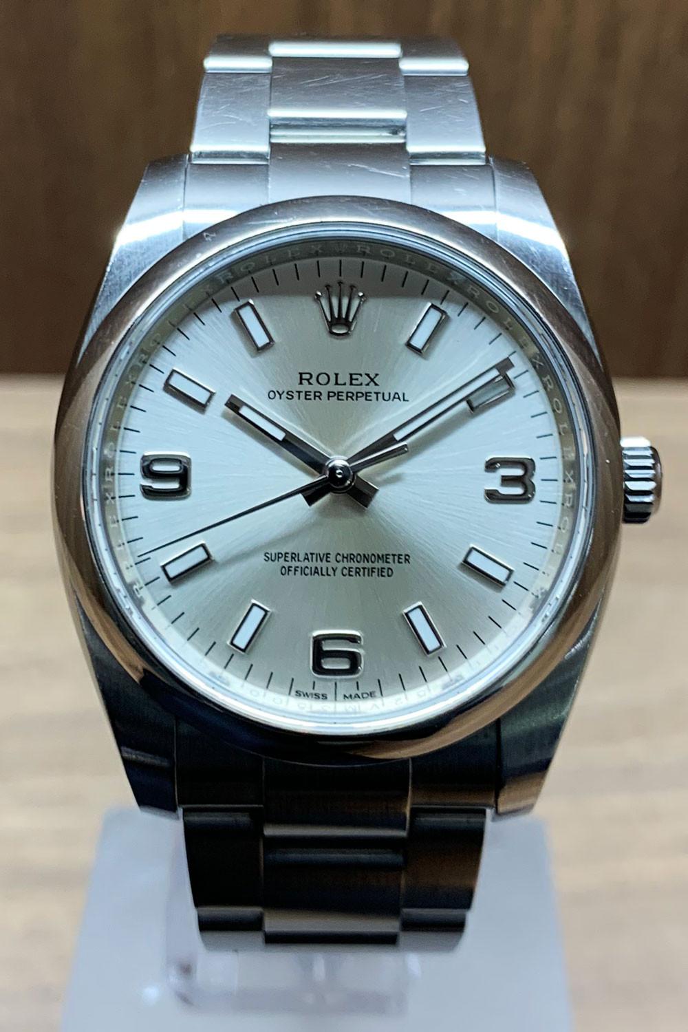 BEGAGNAD Rolex Oyster Perpetual 34 mm, silver och stålarmband 114200