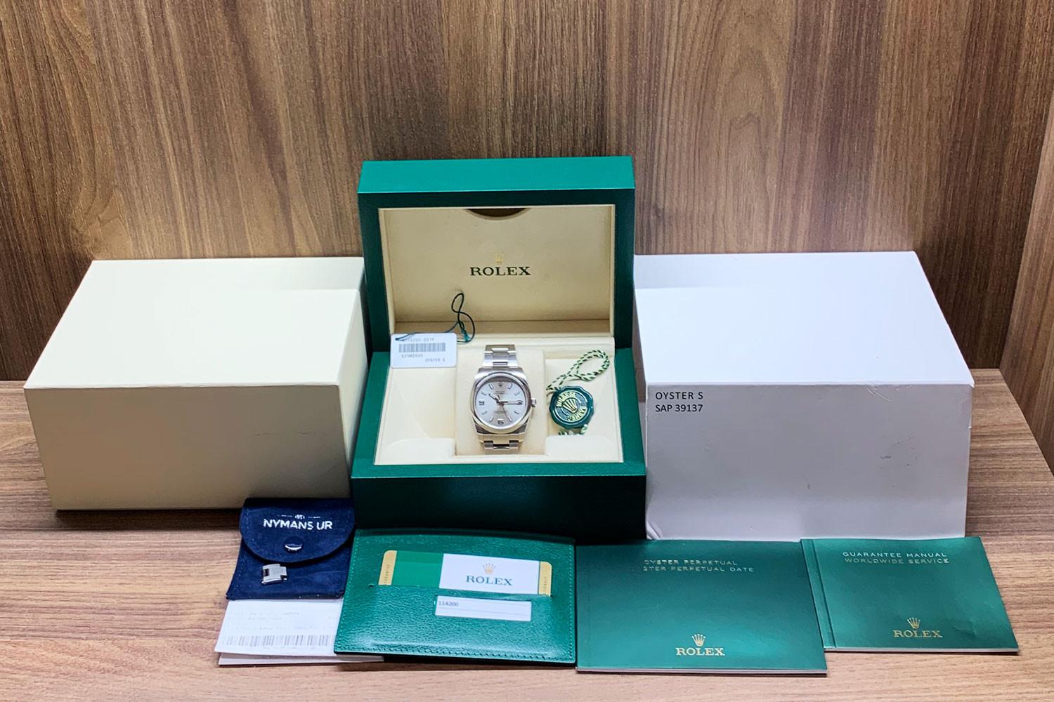 BEGAGNAD Rolex Oyster Perpetual 34 mm, silver och stålarmband 114200