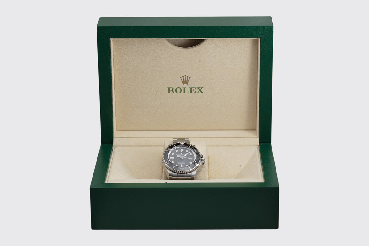 BEGAGNAD Rolex Sea-Dweller Deepsea 44mm Svart & Stål 116660