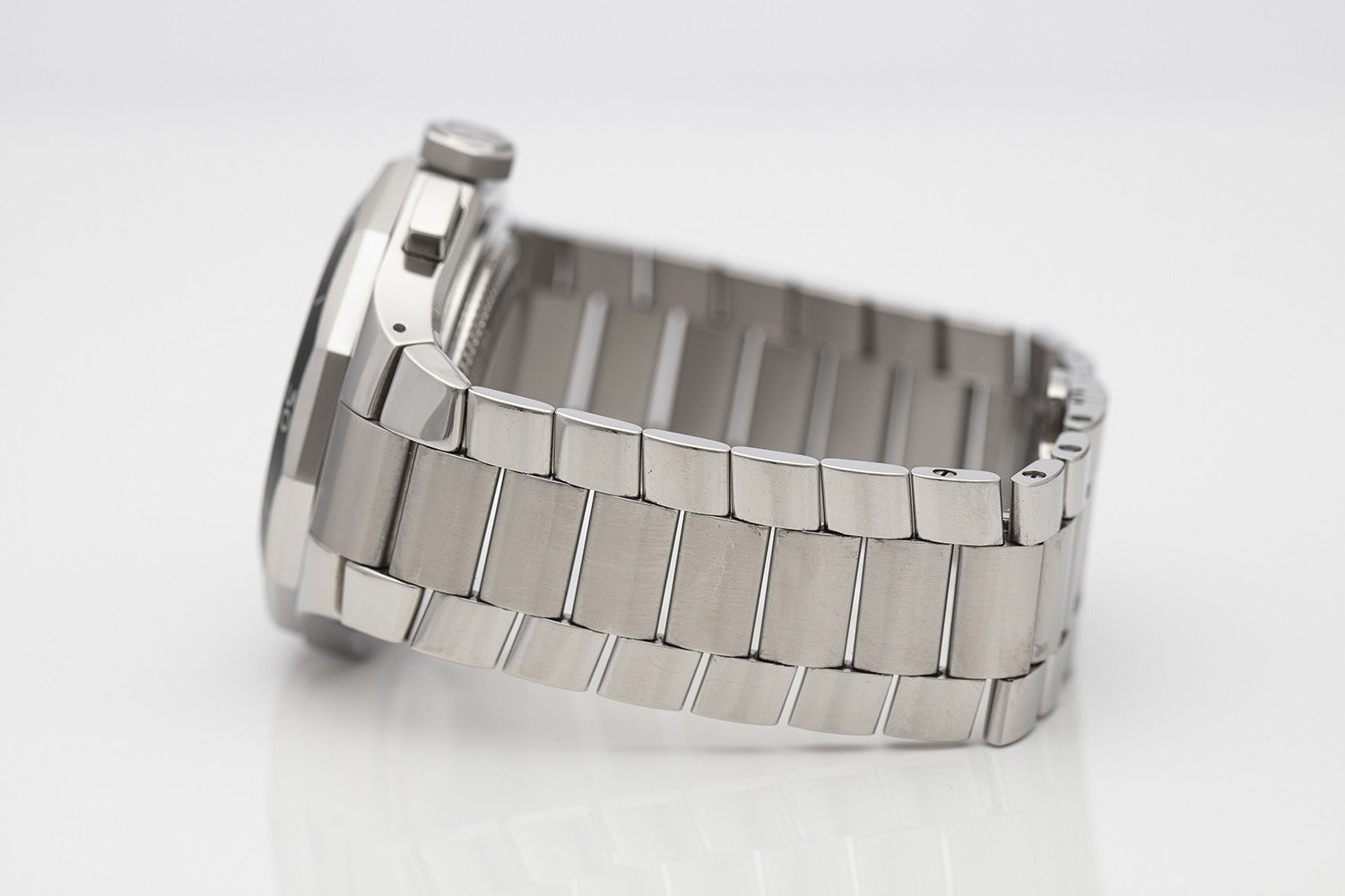 SOLD - PRE-OWNED Baume & Mercier Riviera M0A08724
