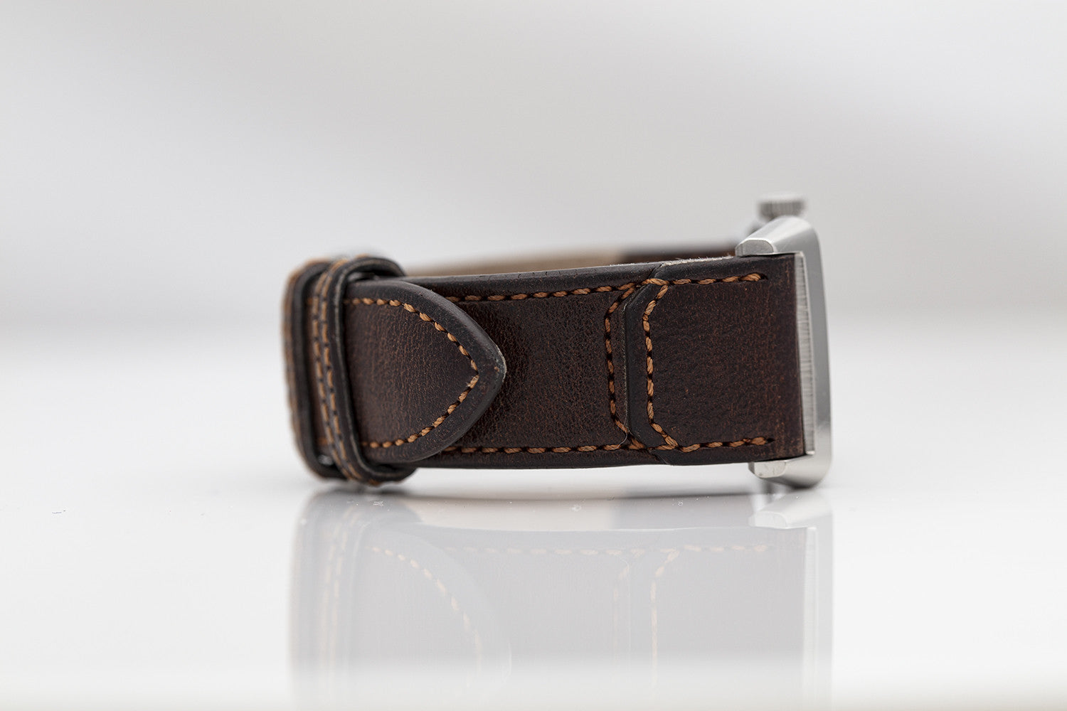 SÅLD – BEGAGNAD Jaeger-LeCoultre Reverso vit & läderarmband Q2438522
