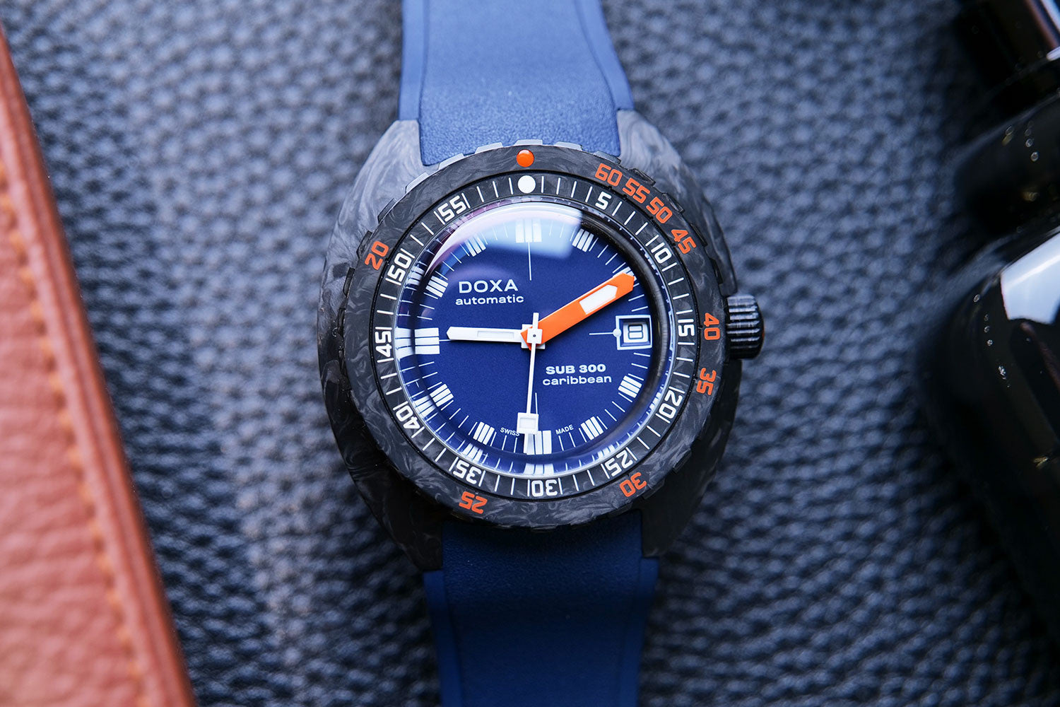 PRE-OWNED DOXA Sub 300 Carbon Caribbean Navy Blue & Rubber Strap 822.70.201.20