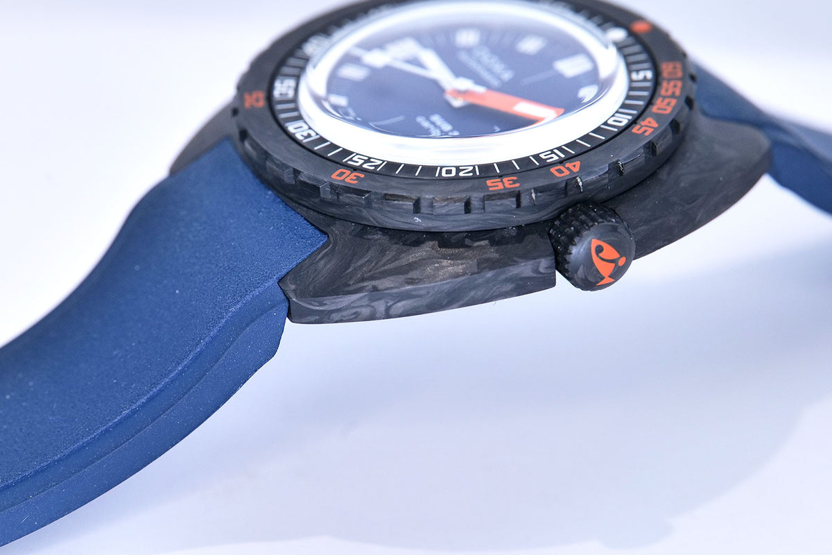 PRE-OWNED DOXA Sub 300 Carbon Caribbean Navy Blue & Rubber Strap 822.70.201.20