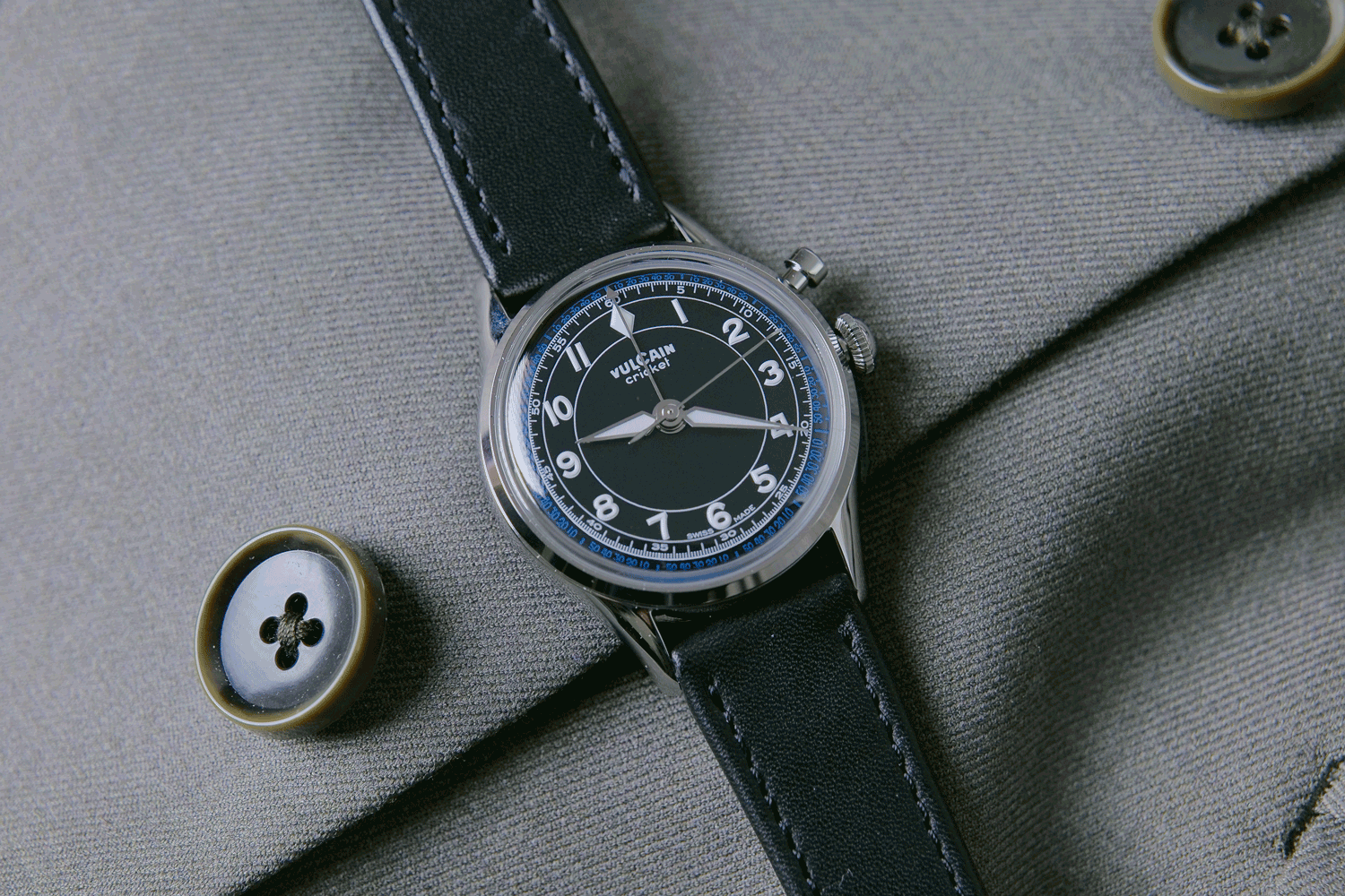 Vulcain Cricket Classique 36mm Svart & Vit/Blå 100269B07.BAC301