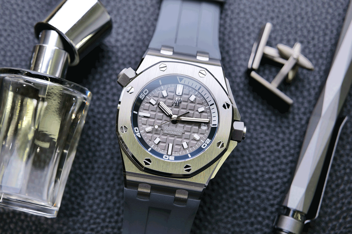 PRE-OWNED Audemars Piguet Royal Oak Offshore 15720ST.OO.A009CA.01