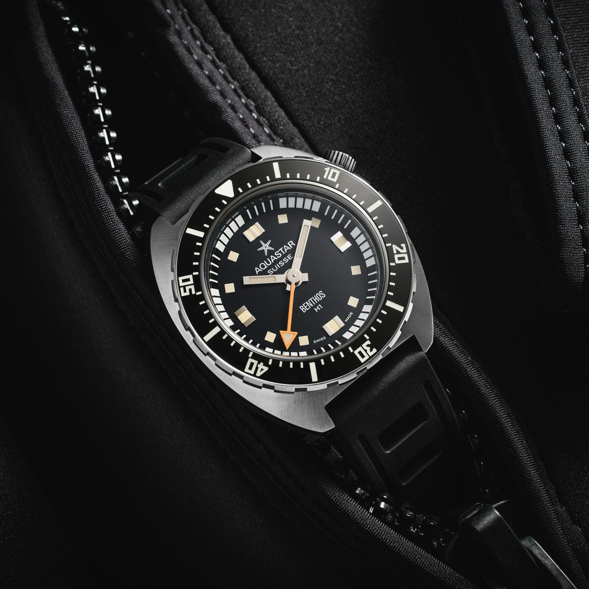 AQUASTAR Benthos Heritage ONE