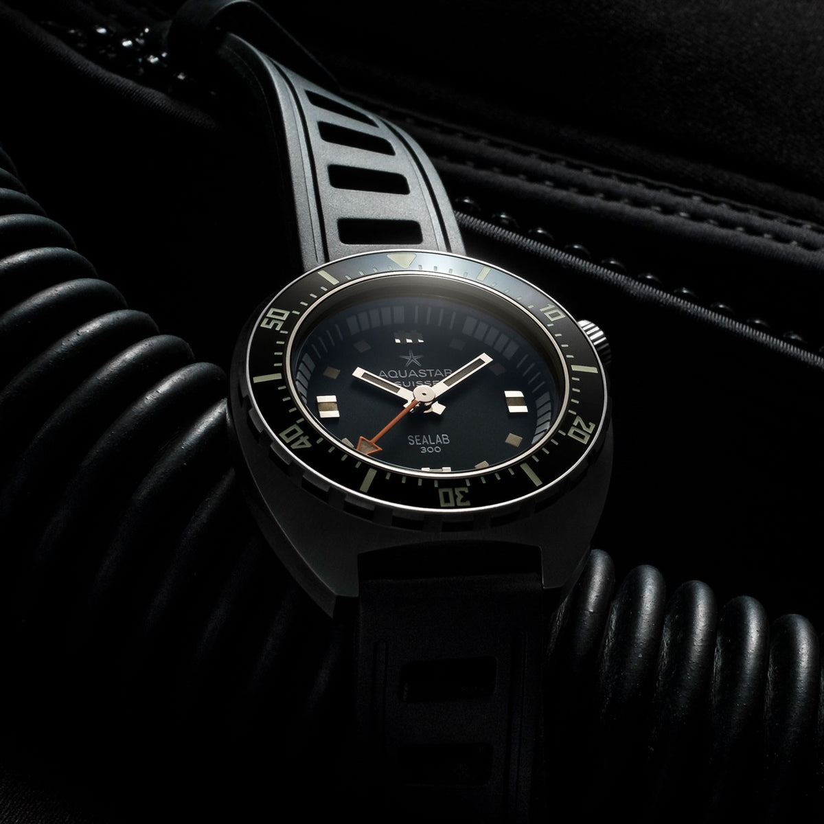 AQUASTAR Benthos Heritage ONE