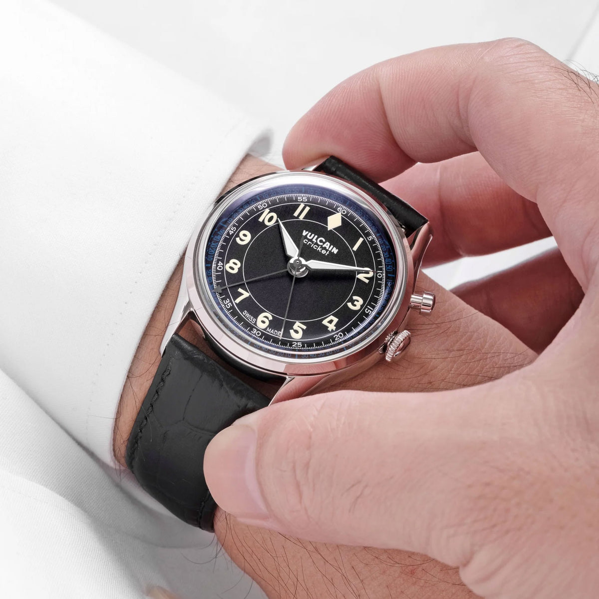Vulcain Cricket Classique 36mm Svart & Vit/Blå 100269B07.BAC301