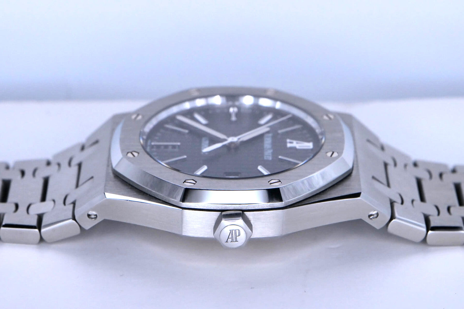 PRE-OWNED Audemars Piguet Royal Oak 15300ST.00.1220ST.03