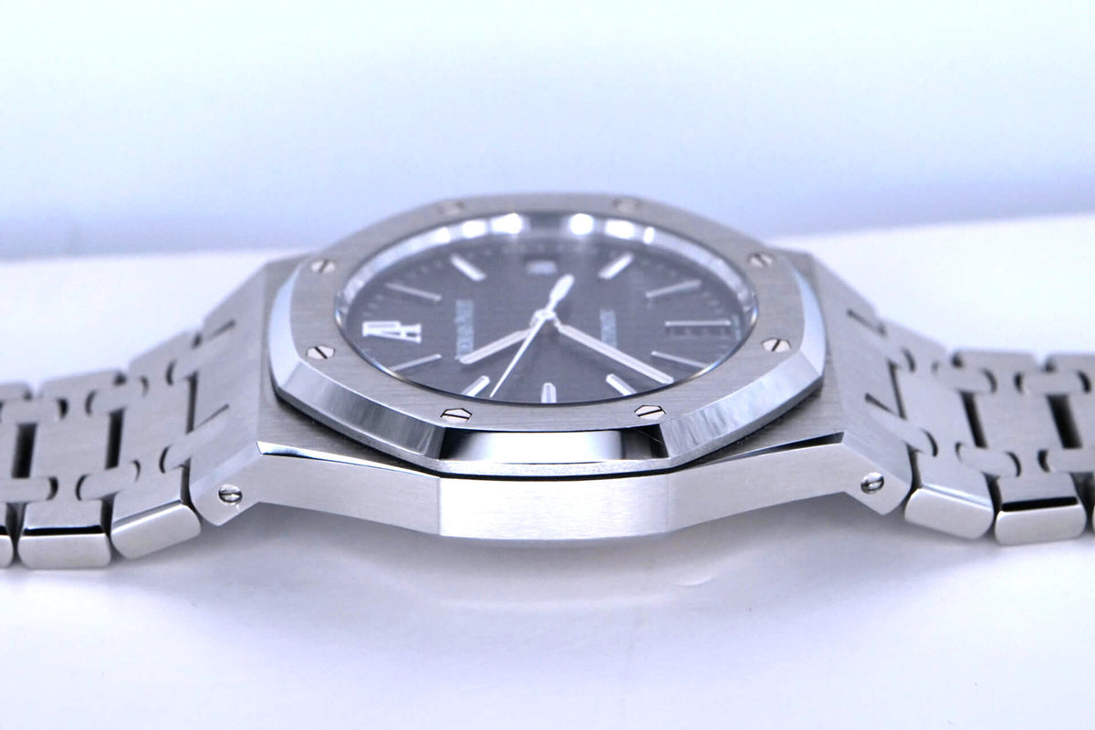 PRE-OWNED Audemars Piguet Royal Oak 15300ST.00.1220ST.03