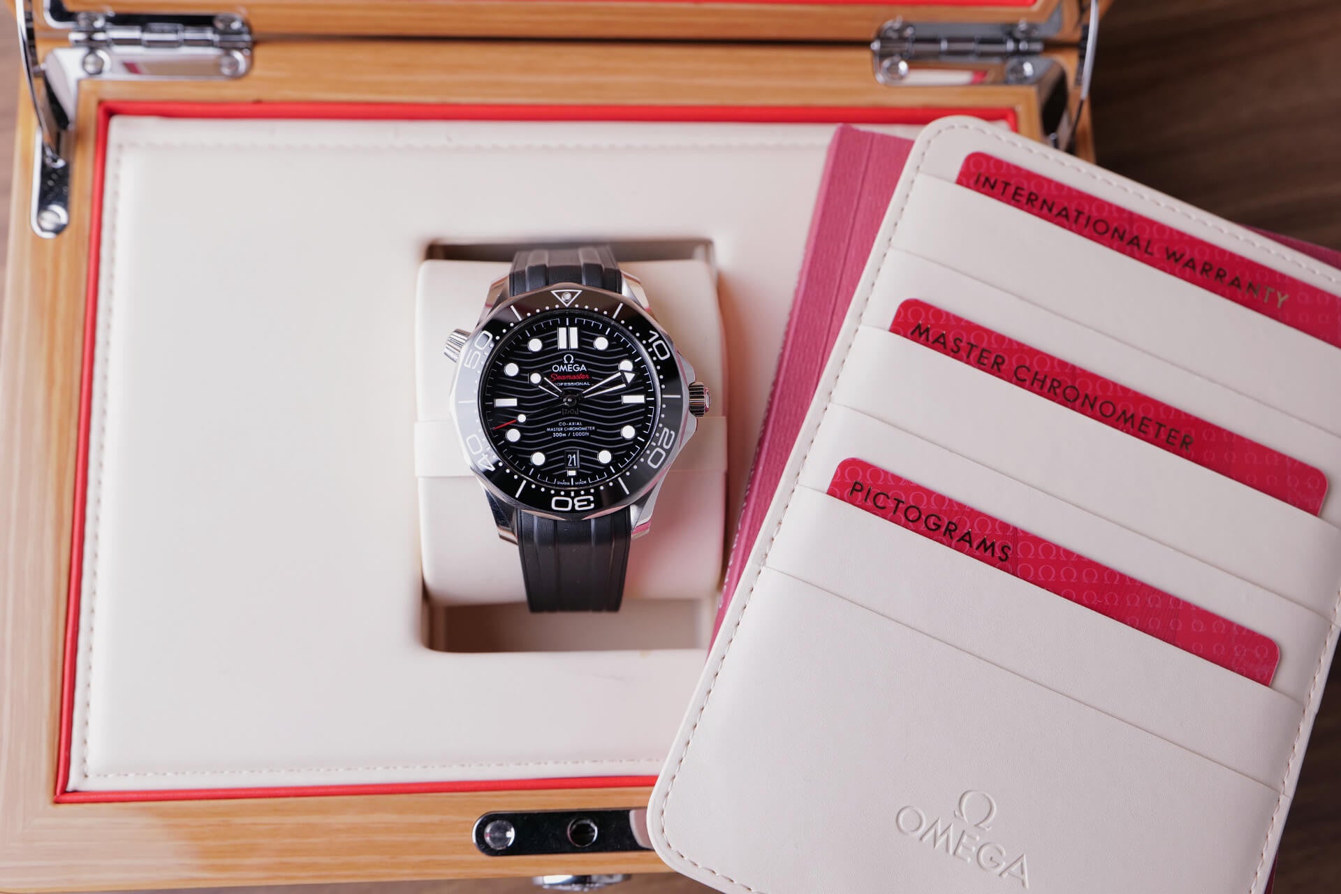 PRE-OWNED Omega Seamaster Diver 21032422001001