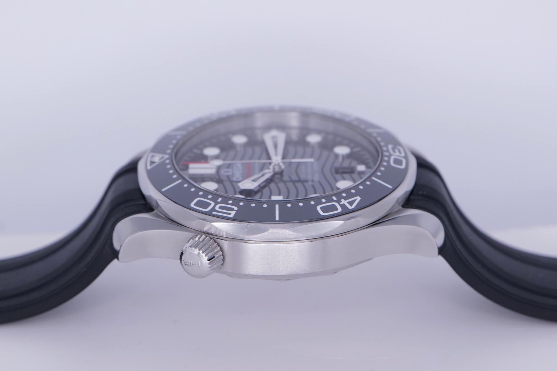 PRE-OWNED Omega Seamaster Diver 21032422001001