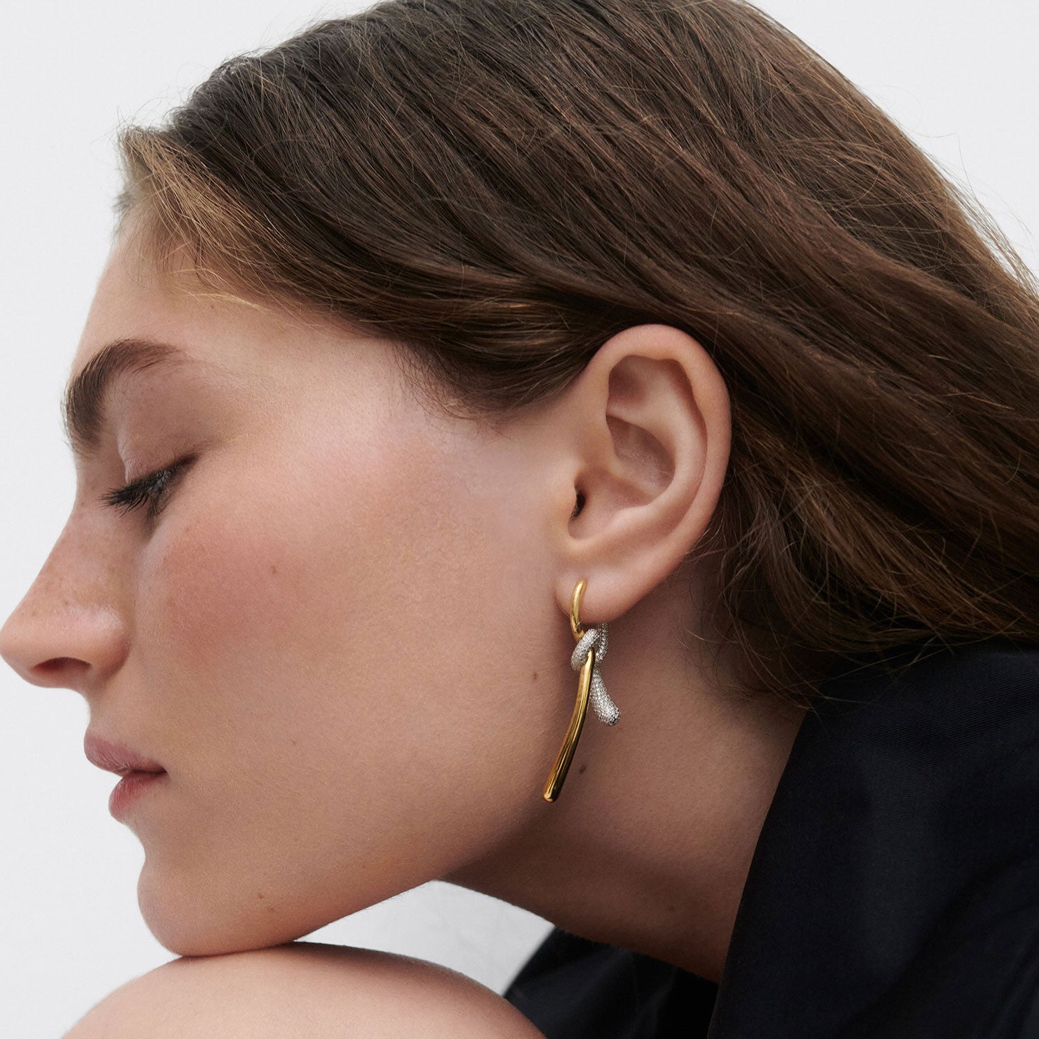 PDPAOLA PAVE TWIST HOOPS