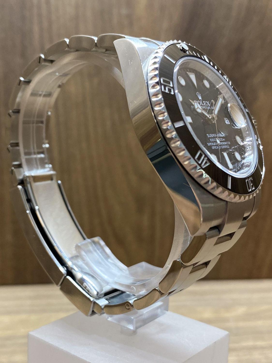 BEGAGNAD Rolex Submariner Date Svart År 2017