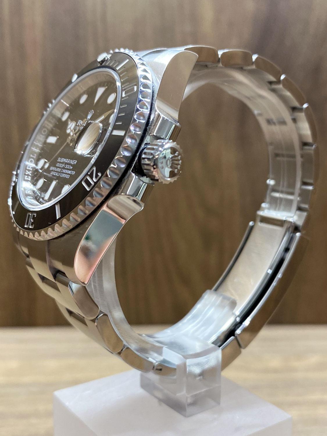 BEGAGNAD Rolex Submariner Date Svart År 2017