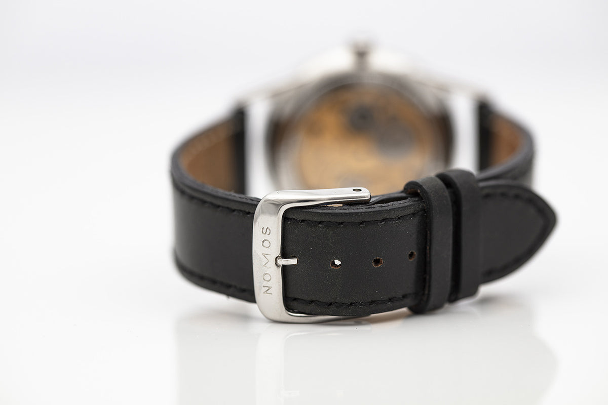 PRE-OWNED Nomos Orion 35 mm Manuell Black Steel Leather 307