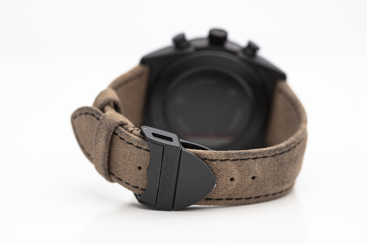 SÅLD - BEGAGNAD Tudor Fastrider Black Shield Ceramic & Leather 2020 Ref 42000CN