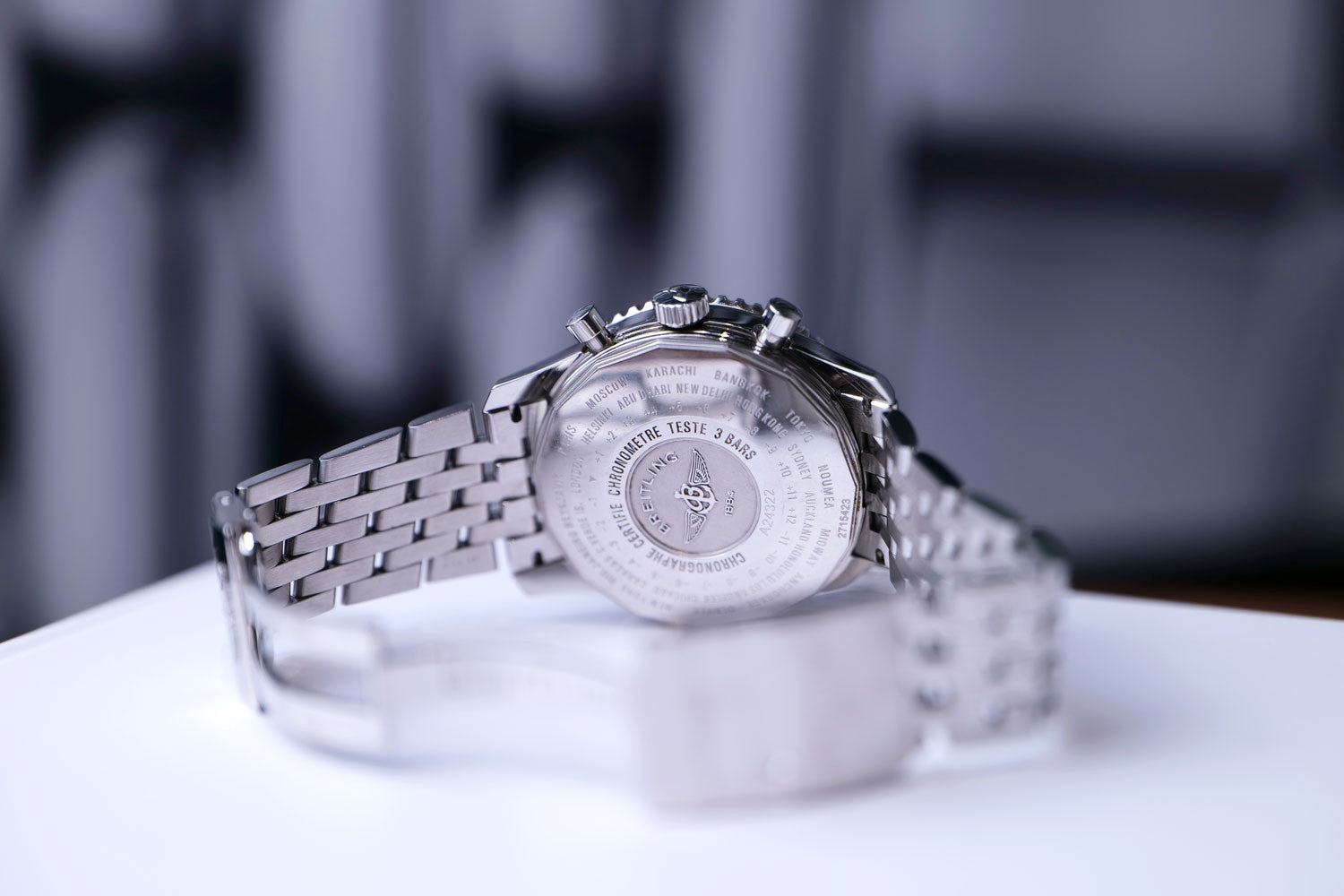 SÅLD - BEGAGNAD Breitling Navitimer World Svart & Länk A24322