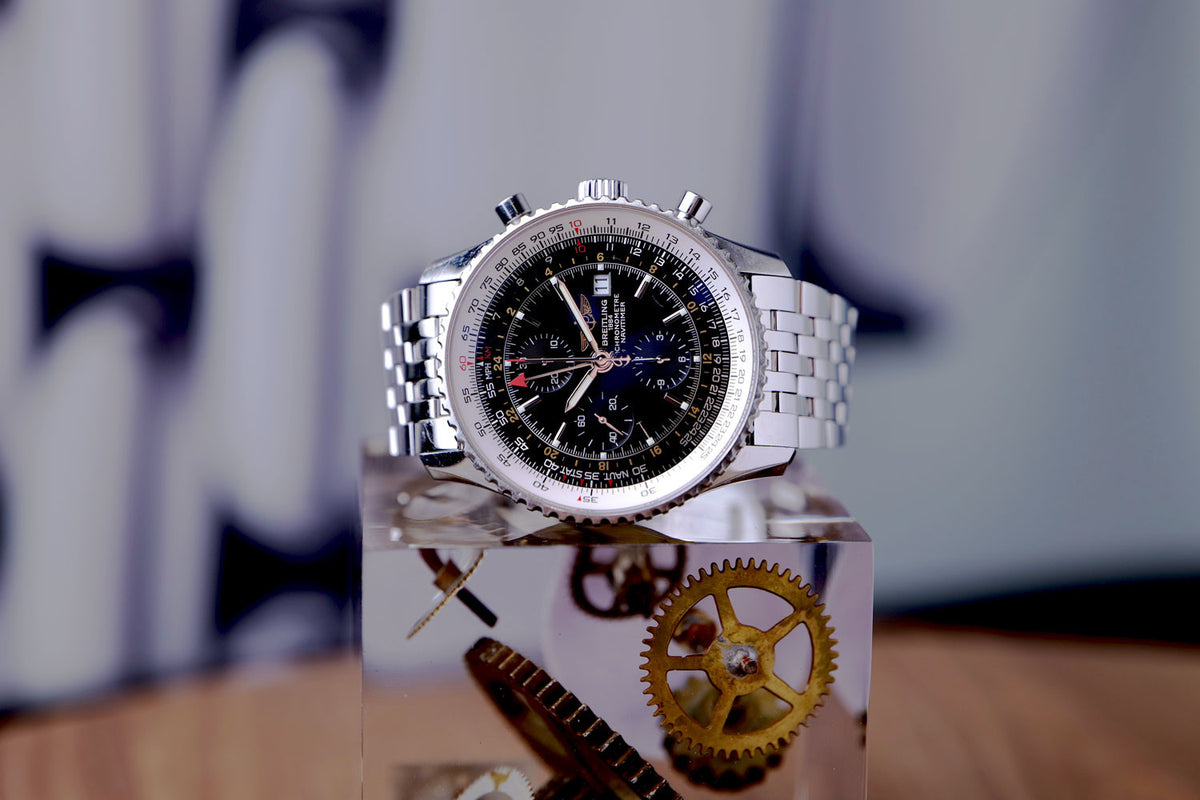 SÅLD - BEGAGNAD Breitling Navitimer World Svart & Länk A24322