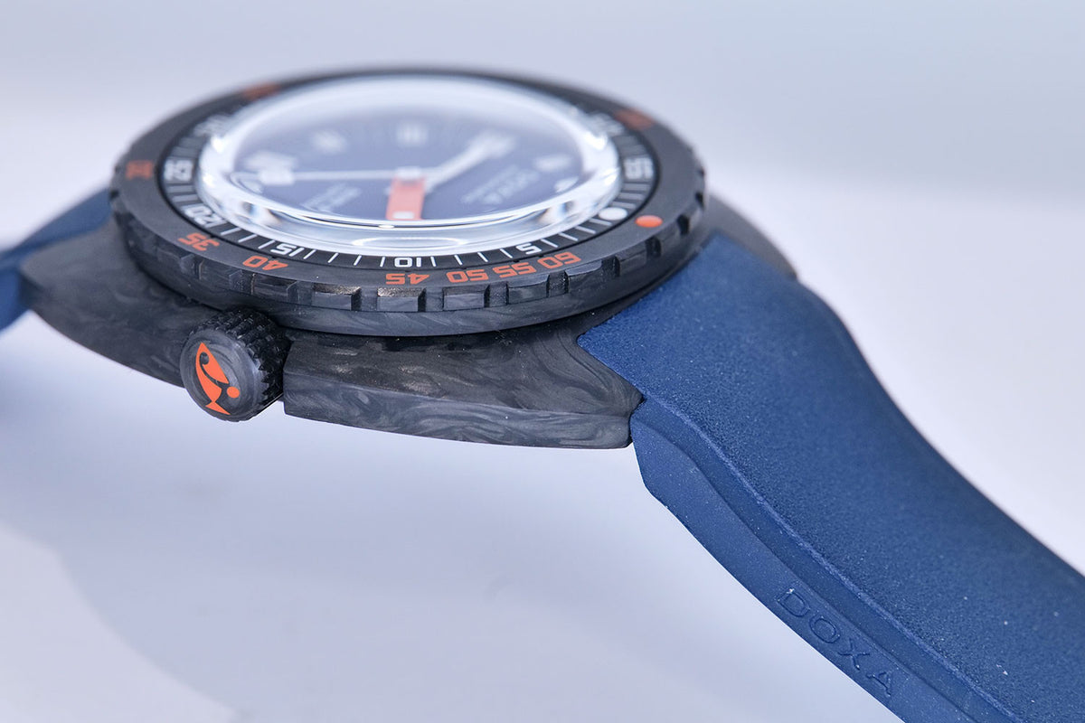 PRE-OWNED DOXA Sub 300 Carbon Caribbean Navy Blue & Rubber Strap 822.70.201.20