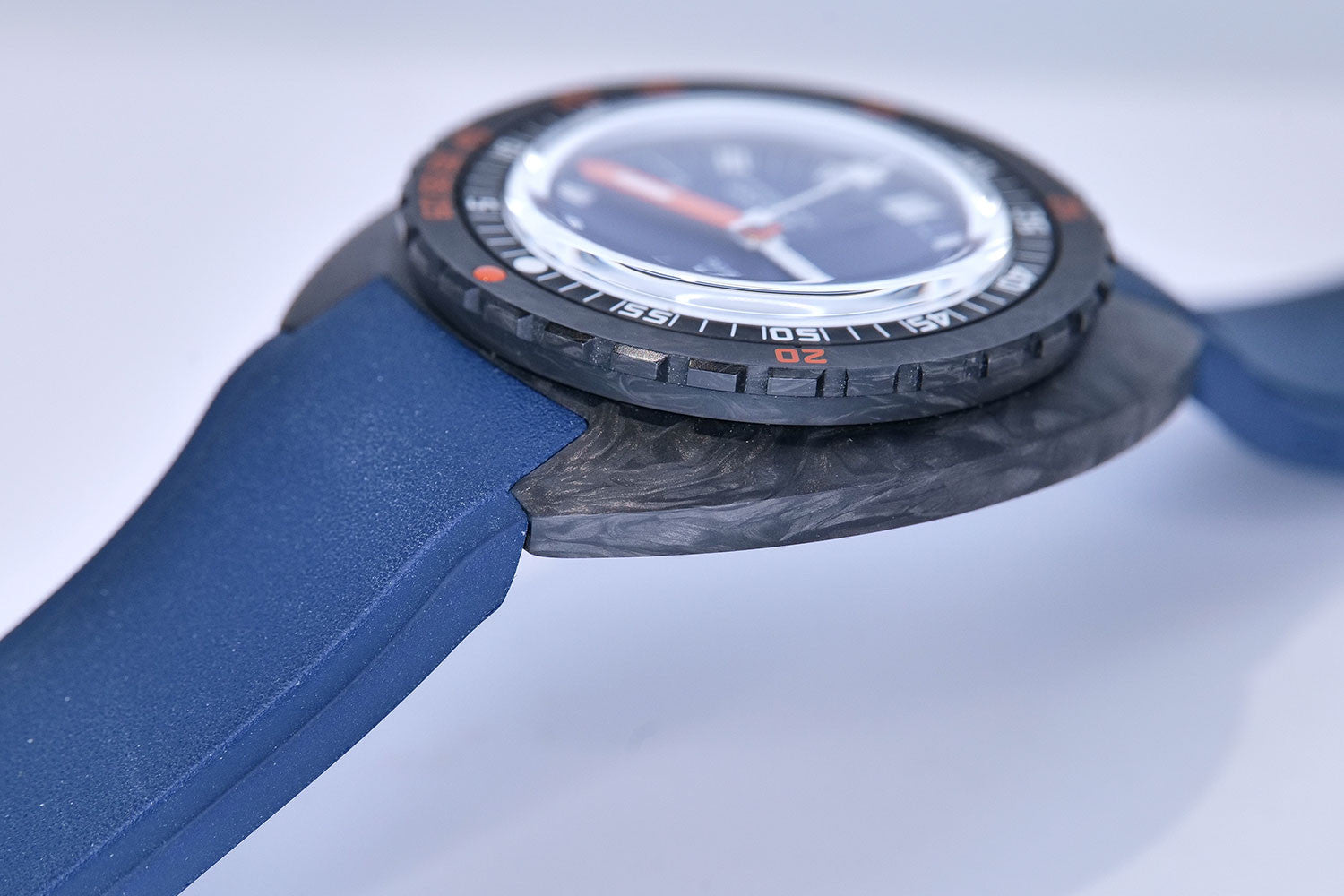 PRE-OWNED DOXA Sub 300 Carbon Caribbean Navy Blue & Rubber Strap 822.70.201.20