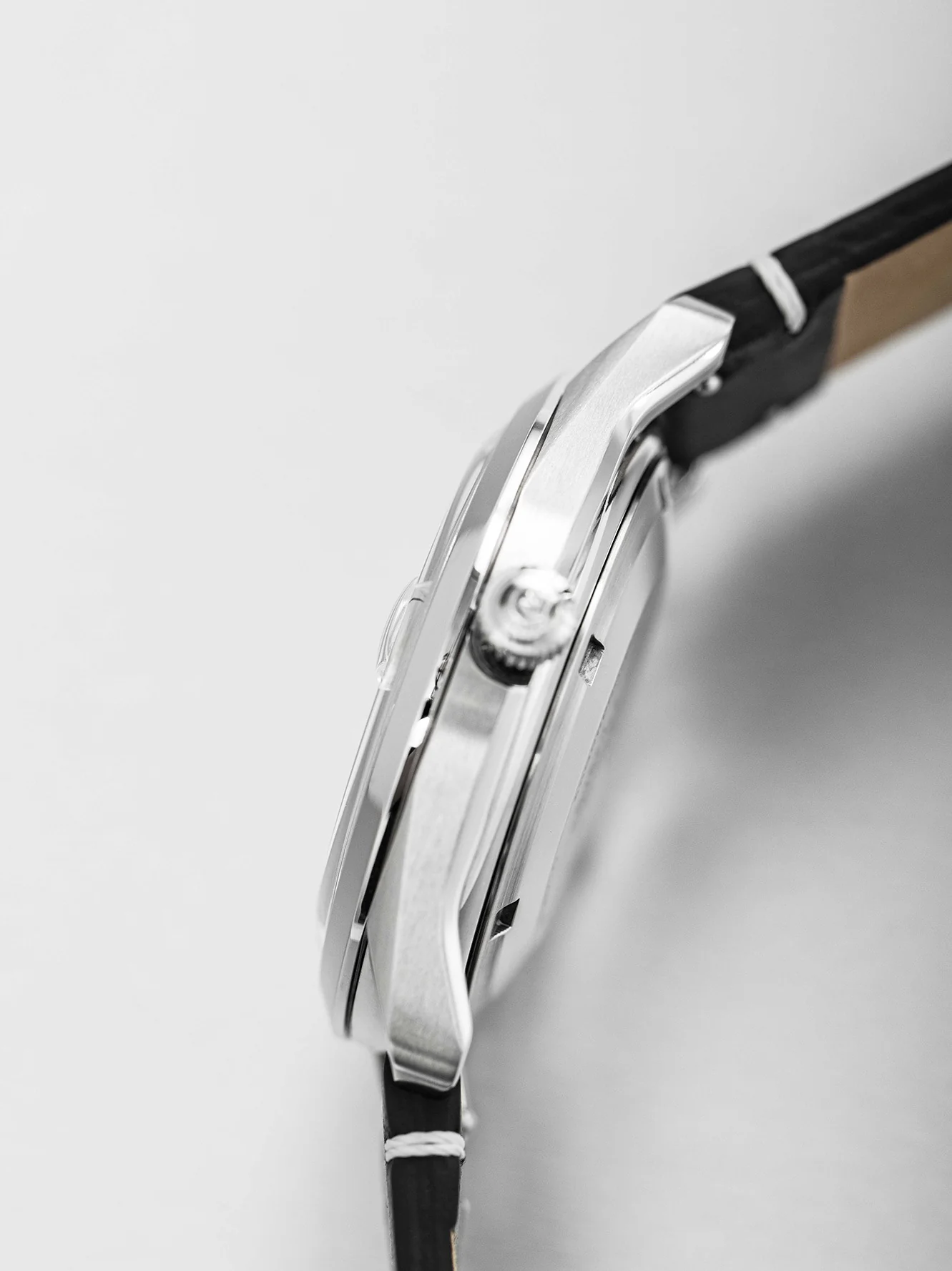 Nivada Grenchen Antarctic Spider Silver & Läderarmband 32023A09