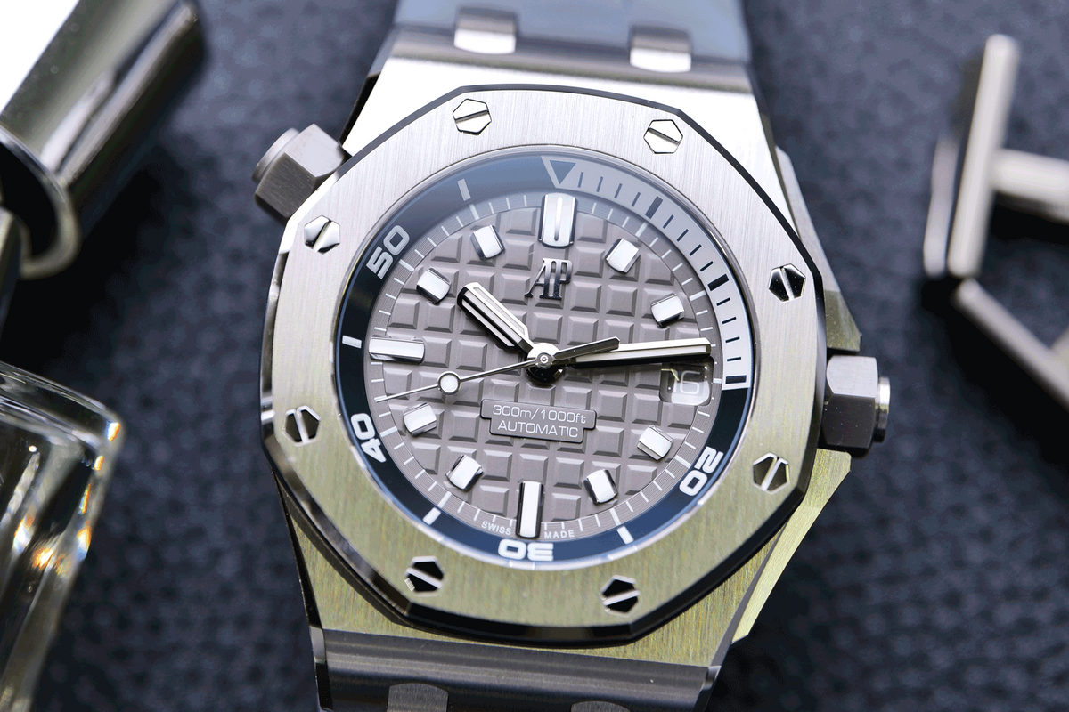 PRE-OWNED Audemars Piguet Royal Oak Offshore 15720ST.OO.A009CA.01