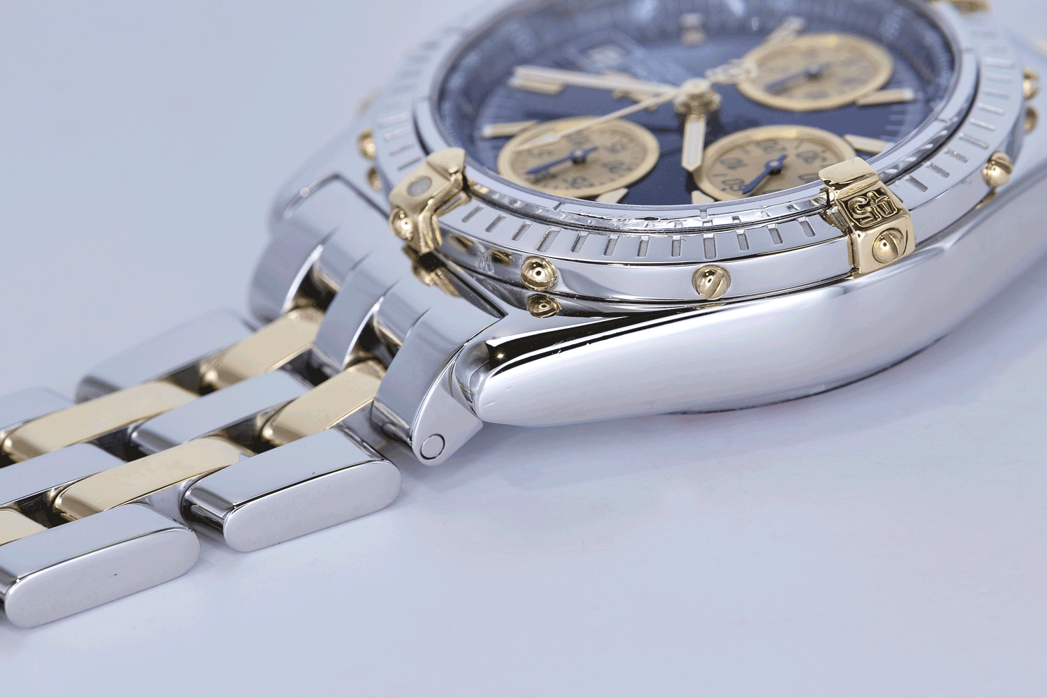 PRE-OWNED Breitling Chronomat B13050