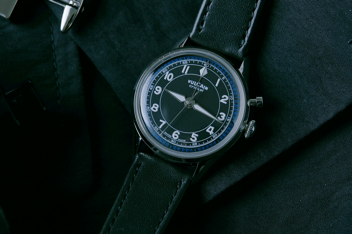 Vulcain Cricket Classique 36mm Svart & Vit/Blå 100269B07.BAC301