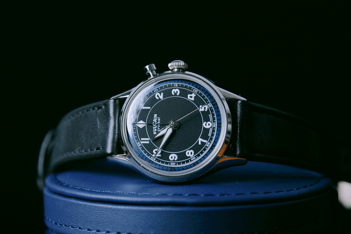 Vulcain Cricket Classique 36mm Svart & Vit/Blå 100269B07.BAC301