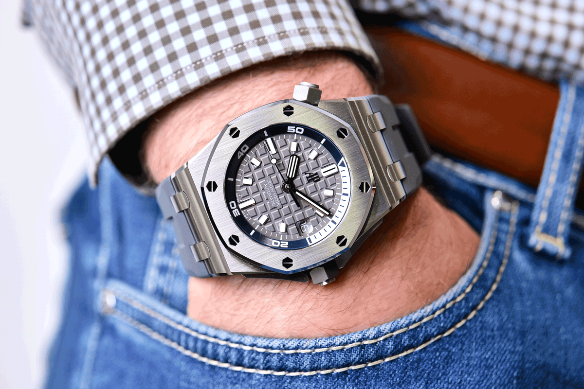PRE-OWNED Audemars Piguet Royal Oak Offshore 15720ST.OO.A009CA.01