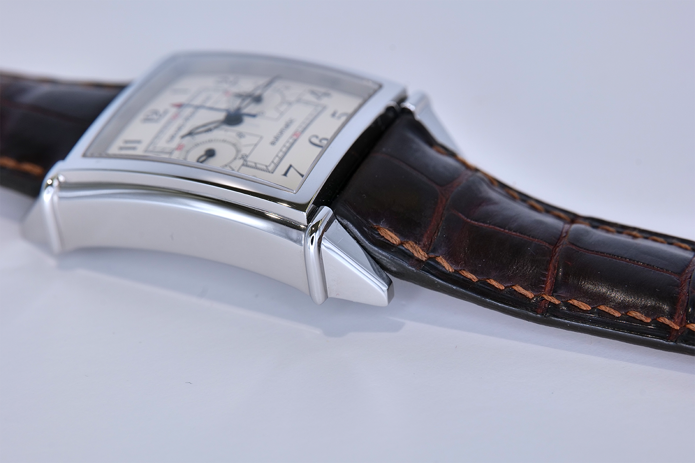 PRE-OWNED Girard-Perregaux 1945 25990.0.11.8186