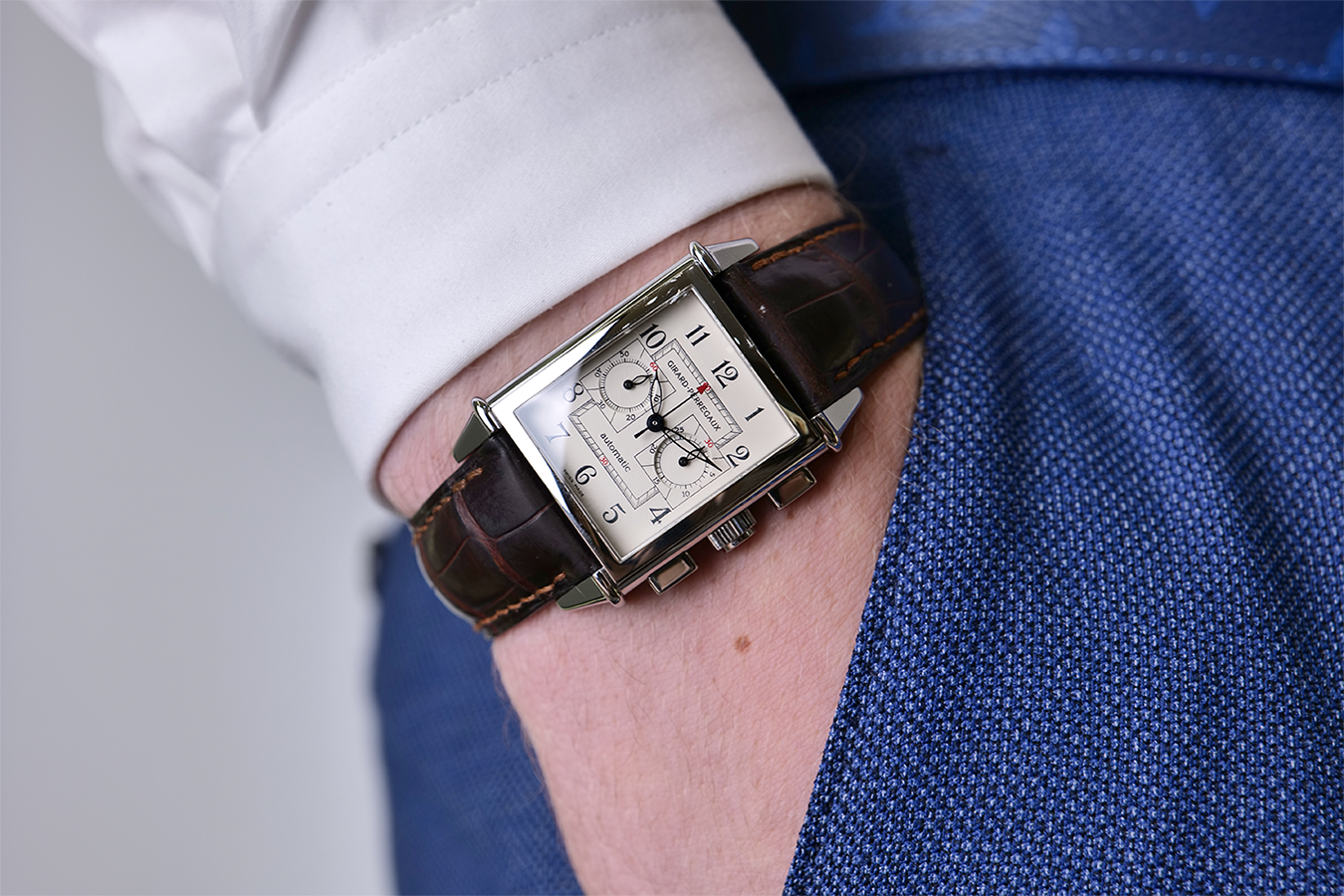PRE-OWNED Girard-Perregaux 1945 25990.0.11.8186