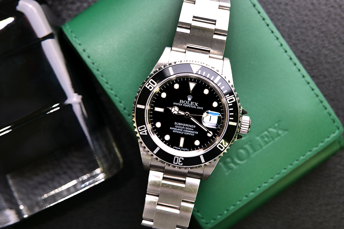 PRE-OWNED Rolex Submariner Date 16610