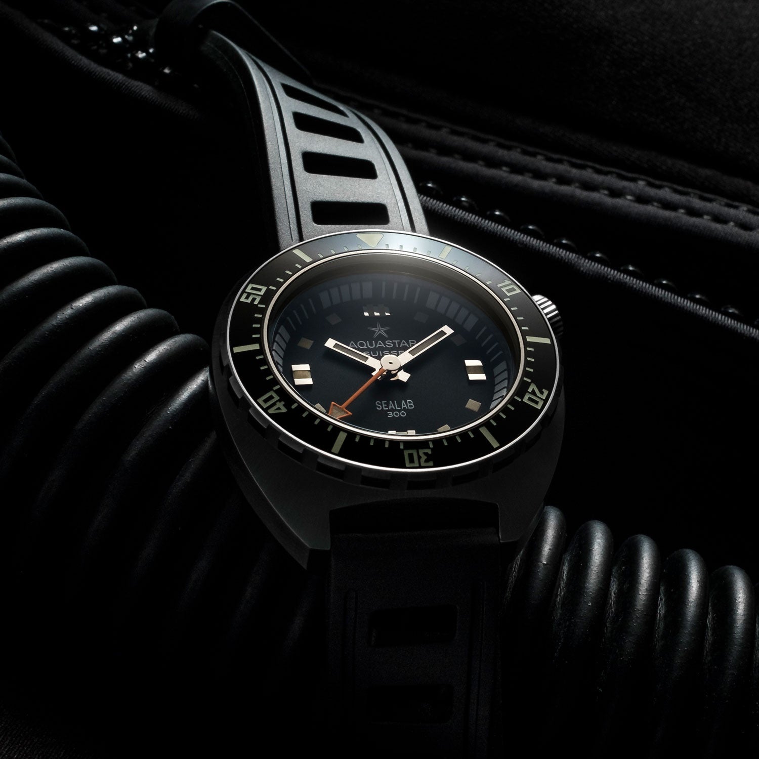 AQUASTAR Benthos Heritage ONE