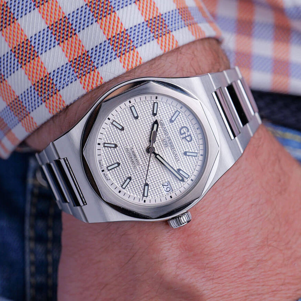 PRE-OWNED Girard-Perregaux Laureato 81010-11-131-11A