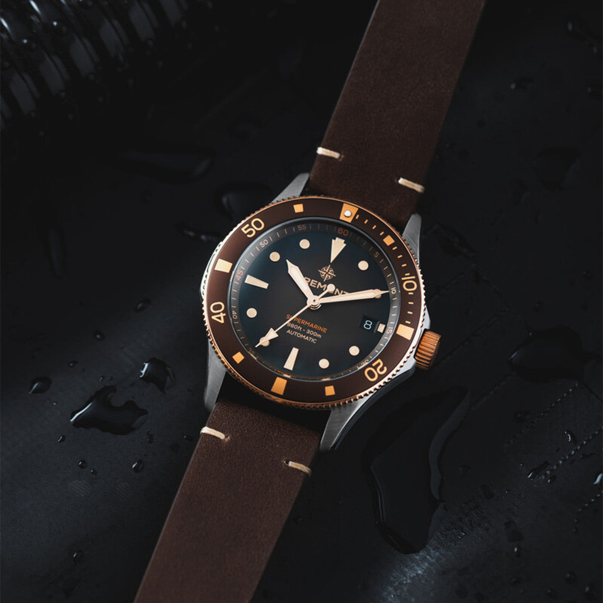 Bremont Supermarine 300M Date brunt läder SM40-DT-BI-BR-L-S
