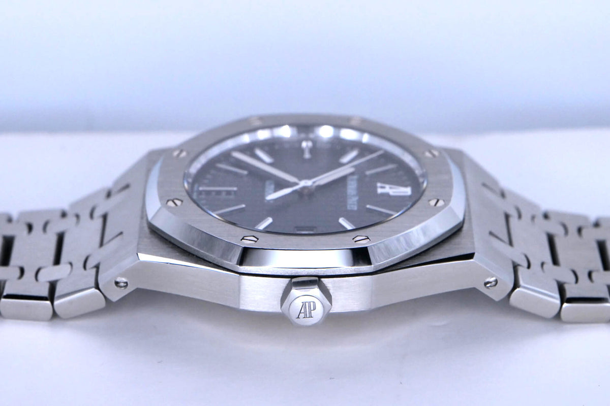 PRE-OWNED Audemars Piguet Royal Oak 15300ST.00.1220ST.03