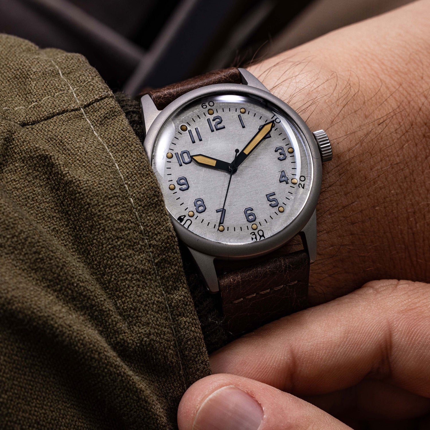 Praesidus C-47 D-DAY Aluminium Gray Brown Leather 38Mm P-38-C47-C-DBRSG