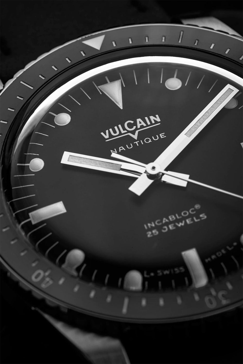 Vulcain Skindiver Nautique Black & Rubber Strap 660170B07.BAR200