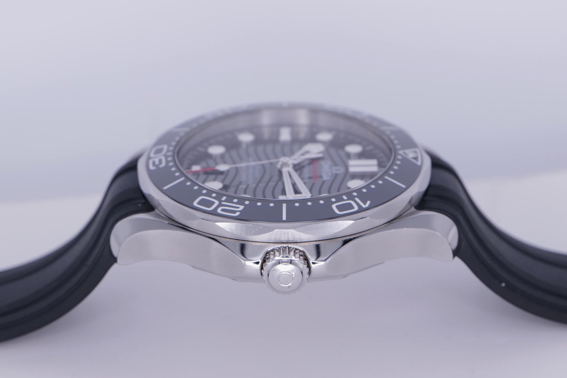 PRE-OWNED Omega Seamaster Diver 21032422001001