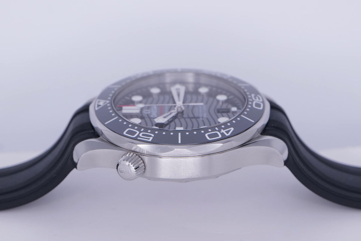 PRE-OWNED Omega Seamaster Diver 21032422001001