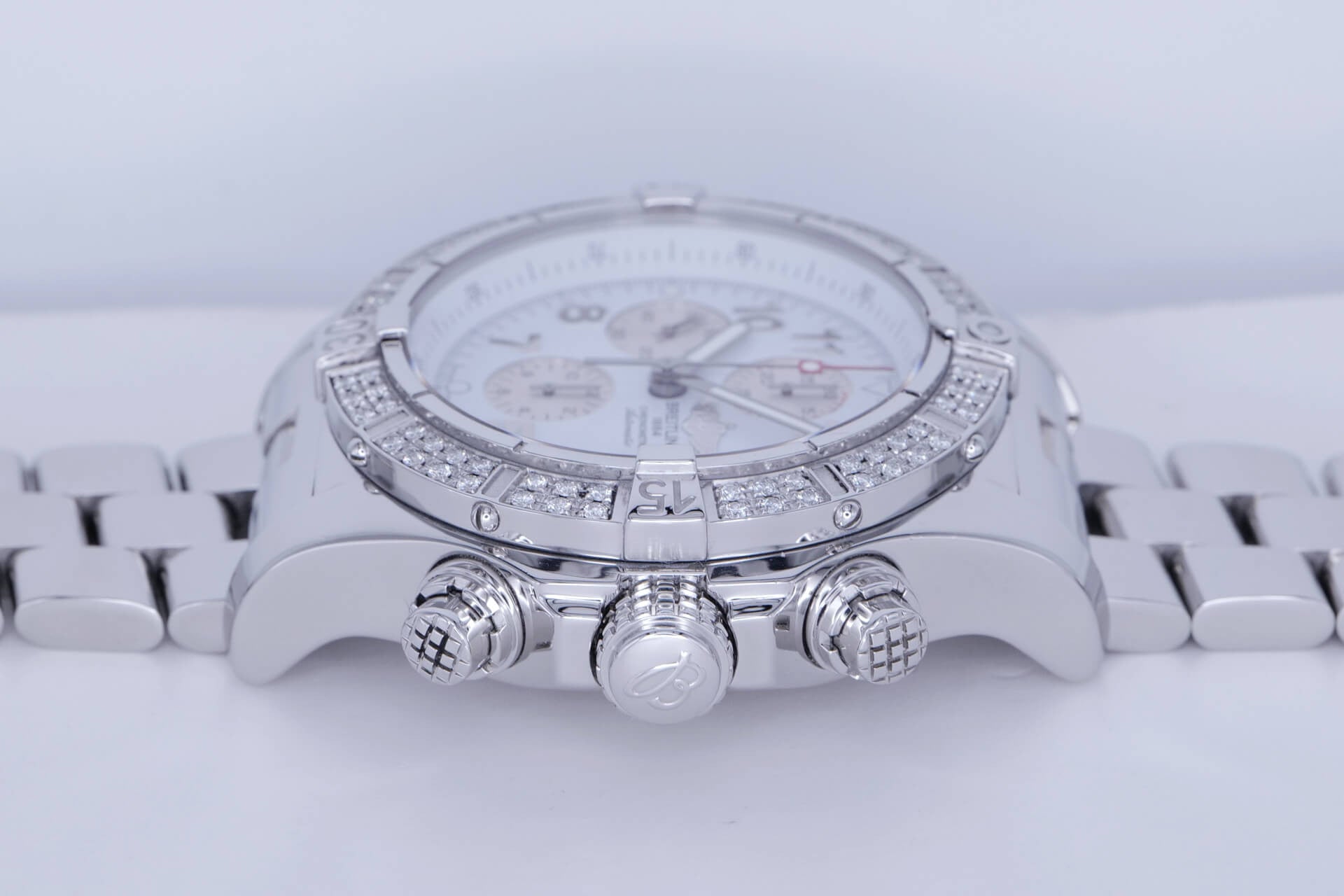 PRE-OWNED Breitling Super Avenger A1337053