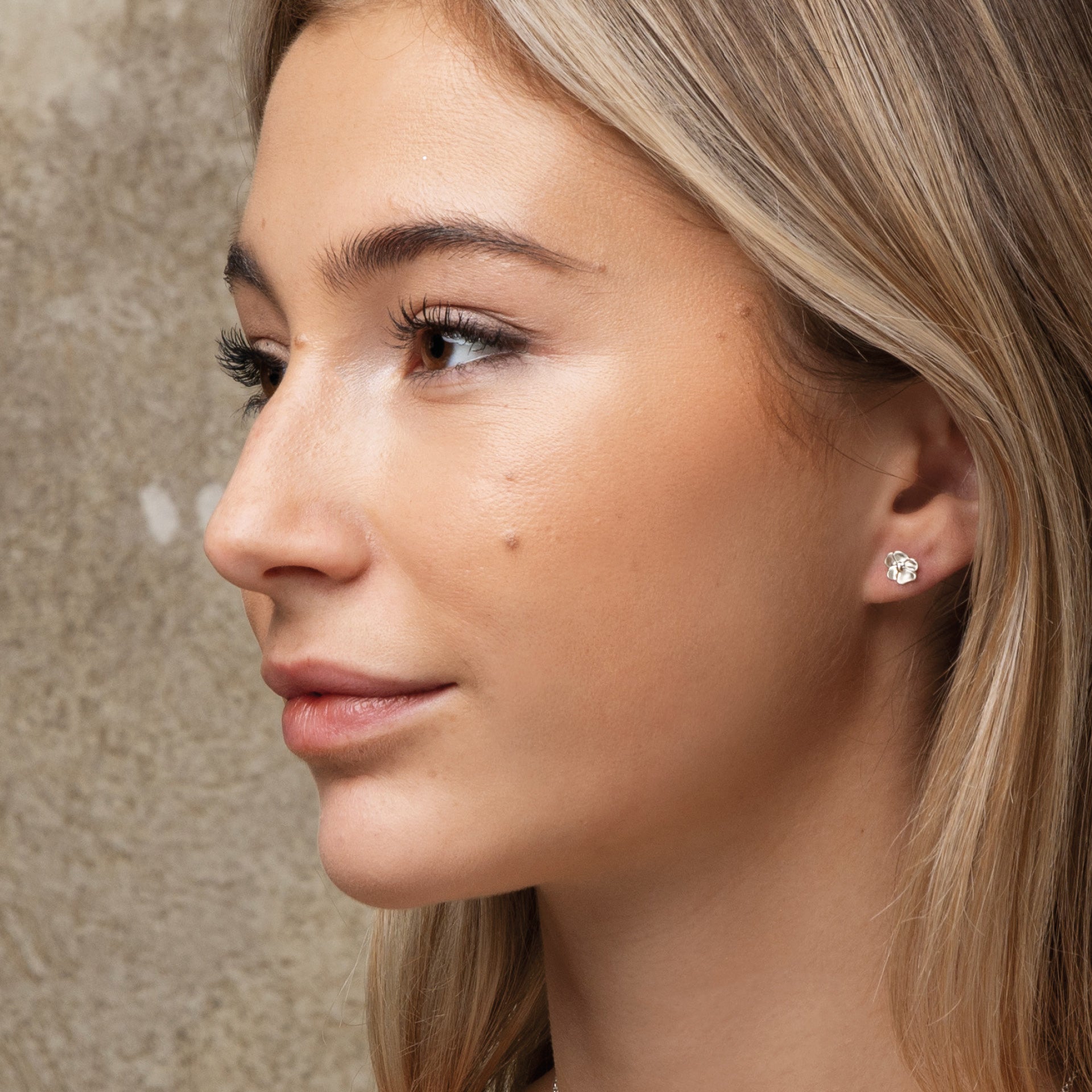 Efva Attling Pensée Ear