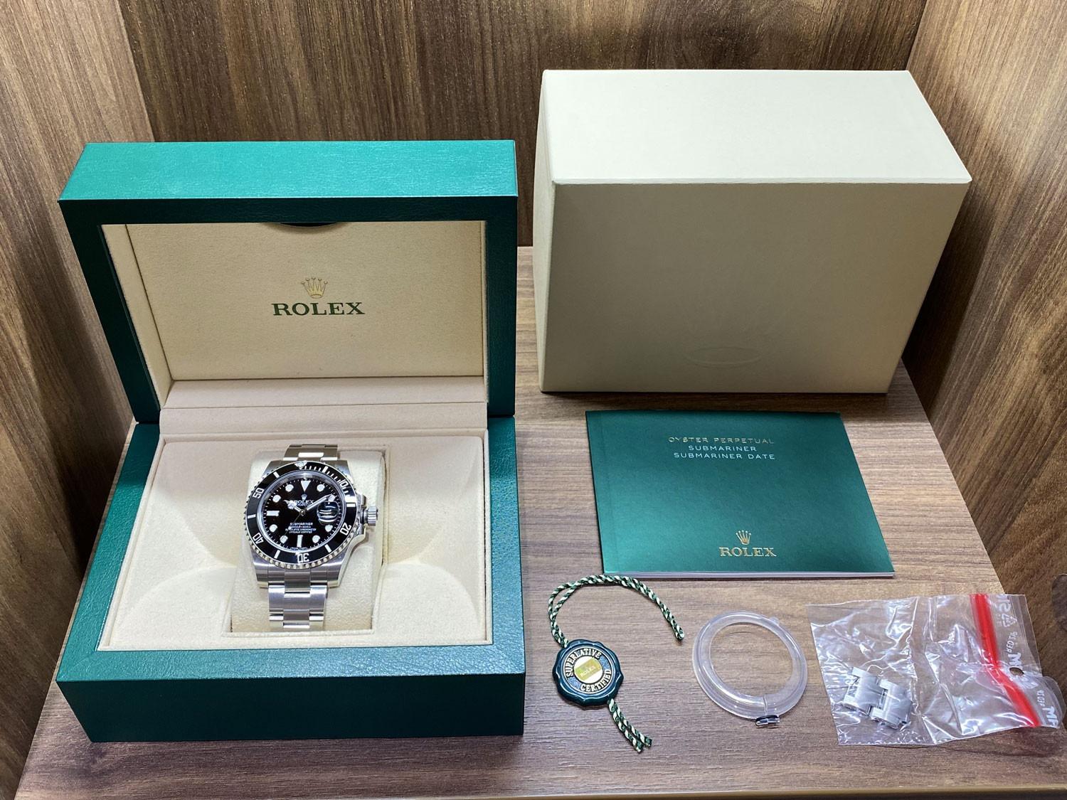 BEGAGNAD Rolex Submariner Date Svart År 2017